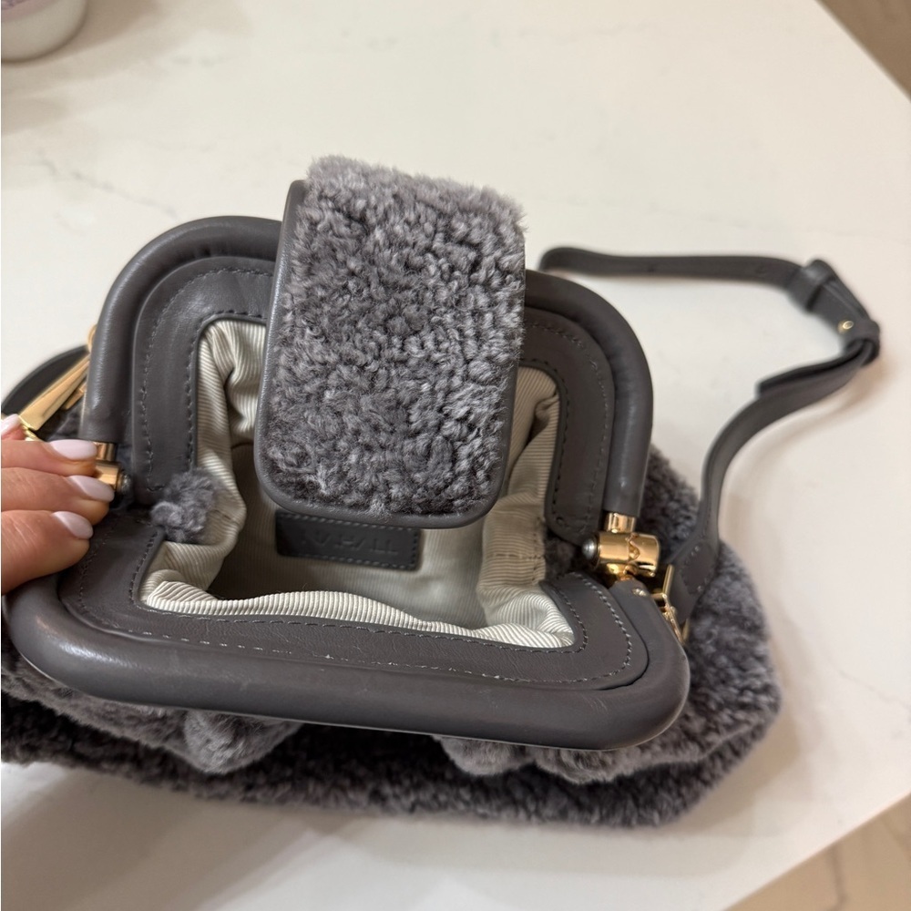 Elegant Gray Shearling Shoulder Bag - Picture 7 of 11